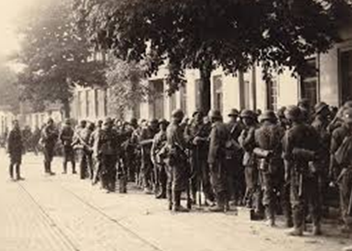 Батальон «Нахтигаль» в городе. 30 июня 1941 г.