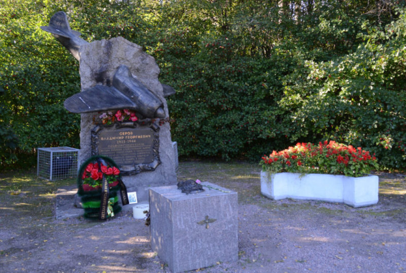 п. Серово. Памятник Герою Советского Союза В.Г. Серову.