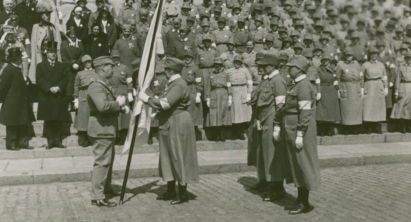 Организация «Lotta Svärd» получает официальный флаг. 1931 г.