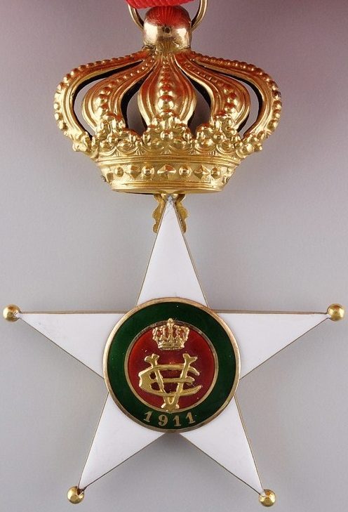 Аверс и реверс знака Кавалера Большого креста Колониального ордена Звезды Италии.