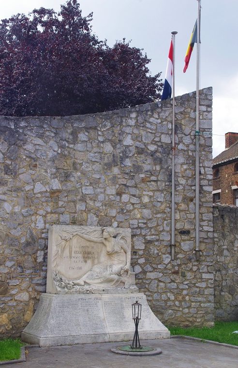 Муниципалитет Bouffioulx. Памятник воинам, погибшим в обеих мировых войнах. 