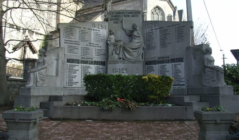 Коммуна Gravendrakel. Памятник погибшим воинам и жертвам обеих войн.