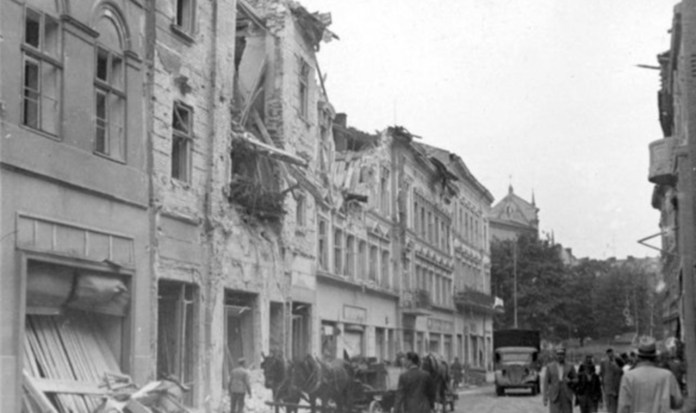 Разрушенные дома на улице Дорошенко. Сентябрь 1939 г. 