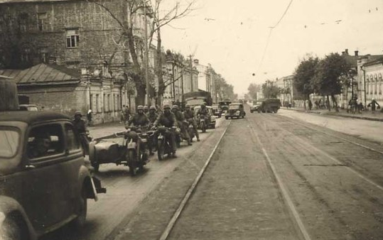 Немцы входят в город. Ноябрь 1942 г. 