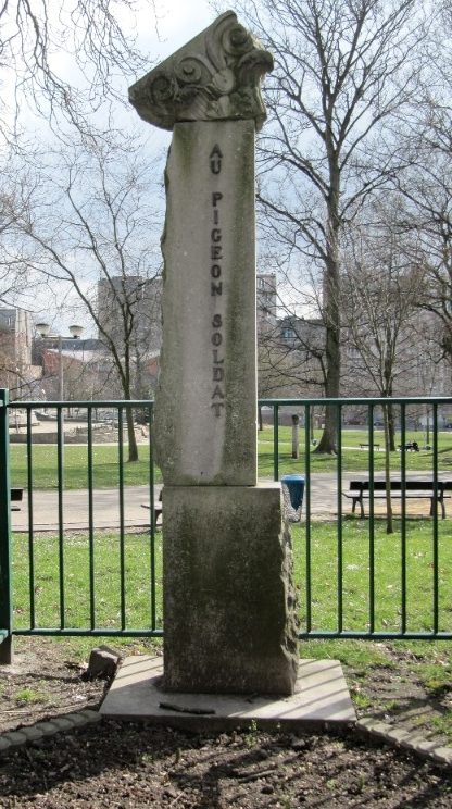 г. Charleroi. Памятник солдату-голубю в парке Королевы Астрид. 