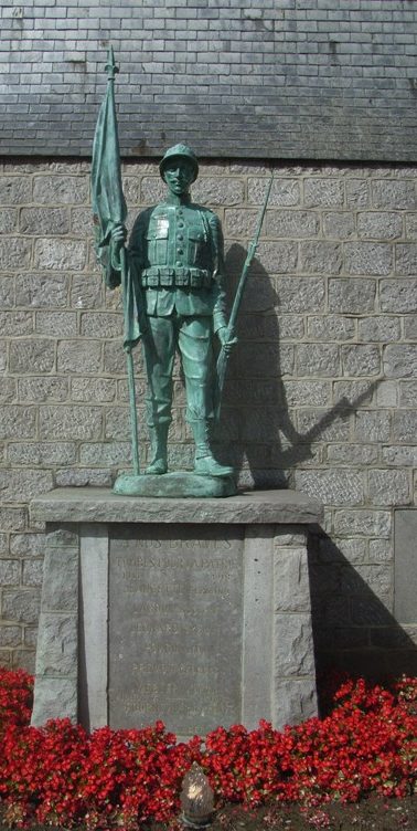 Муниципалитет Ocquier. Памятник погибшим воинам и жертвам обеих войн.