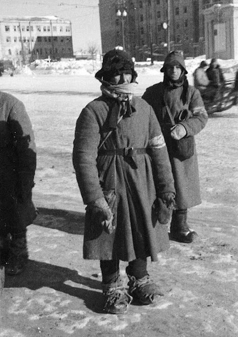 Полиция г. Курска, похожая на бомжей. Ноябрь 1941 г. 