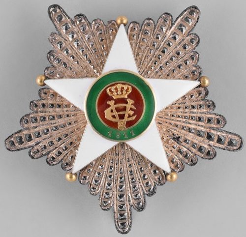 Аверс и реверс звезды к знаку Великого офицера Колониального ордена Звезды Италии.