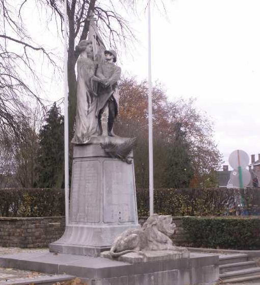 Коммуна Couillet. Памятник воинам, погибшим в обеих мировых войнах. 