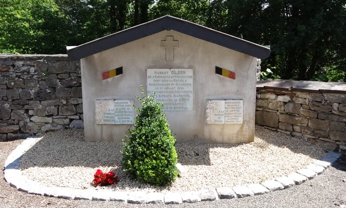 Коммуна Esneux. Памятник трем депортированным погибшим в нацистских концентрационных лагерях.
