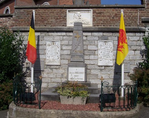 Муниципалитет Fallais. Памятник погибшим воинам и жертвам обеих войн.