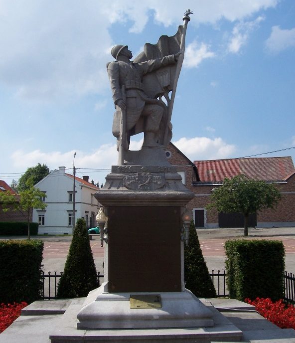 Муниципалитет Othee. Памятник погибшим воинам и жертвам обеих войн.