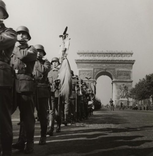 Немецкий парад победы у Триумфальной арки. Июнь 1940 г.