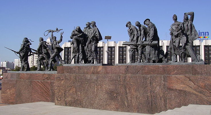 Скульптурные композиции «Площади Победителей».
