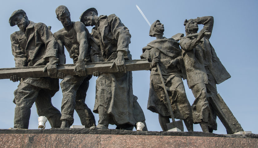 Скульптурные композиции «Площади Победителей».