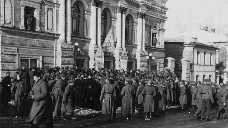 Поход немецких солдат в кино. Март 1942 г.