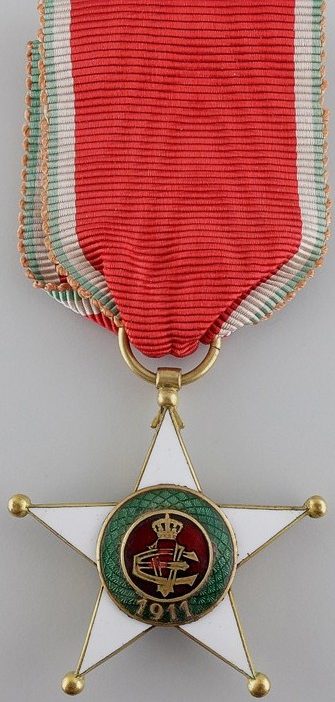 Аверс и реверс знака Кавалер Колониального ордена Звезды Италии. 