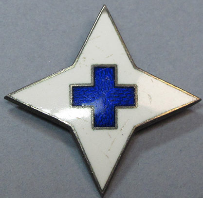 Аверс и реверс серебряного знака об окончании медицинских курсов «Lotta Svärd». 
