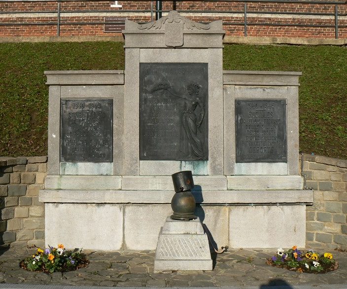 Совет Bousval. Военный мемориал жертвам обеих мировых войн.