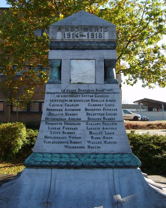 Коммуна Flobecq. Памятник воинам, погибшим в обеих войнах.