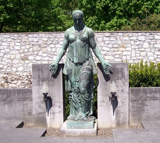 Муниципалитет Flemalle-haute. Памятник депортированным, заключенным и гражданским жертвам обеих войн. 