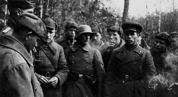 Встреча советского и немецкого патрулей в районе Люблина. Сентябрь 1939 г.