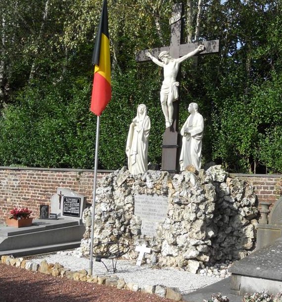 Муниципалитет Aubel. Военный мемориал обеих войн на кладбище. 