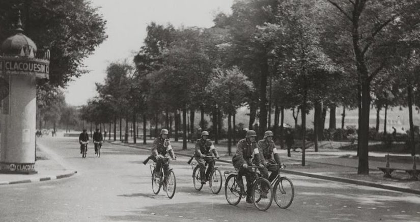 Велосипедный патруль. Июнь 1940 г.