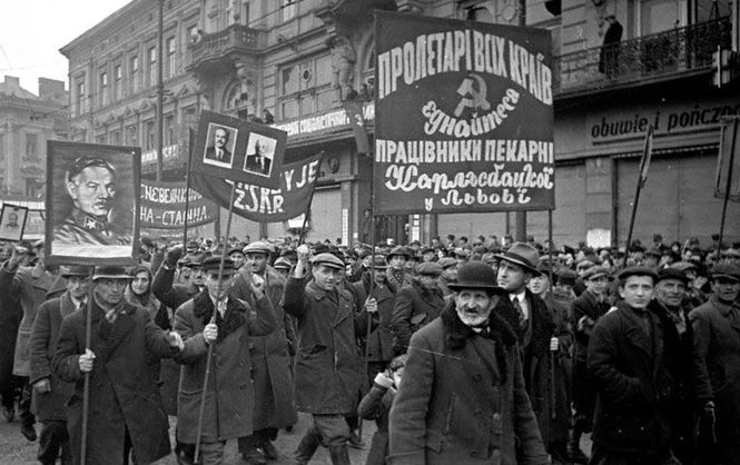 Демонстрация в годовщину Октябрьской революции. 7 ноября 1939 г.