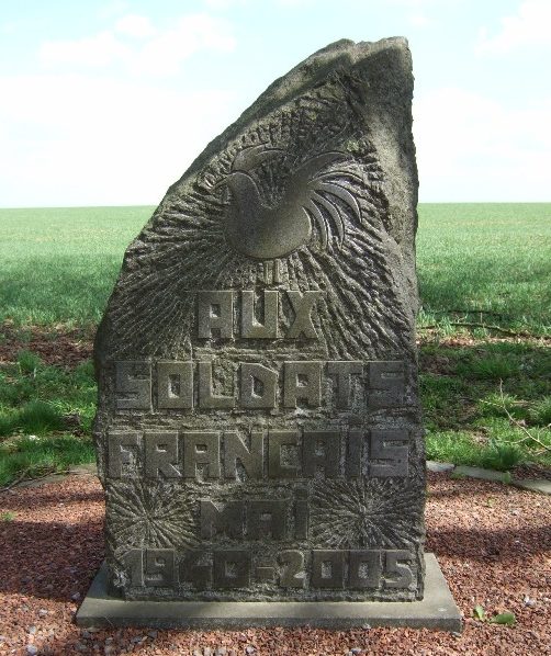 Муниципалитет Сурт-Сант-Этинне. Памятник неизвестным французским солдатам.