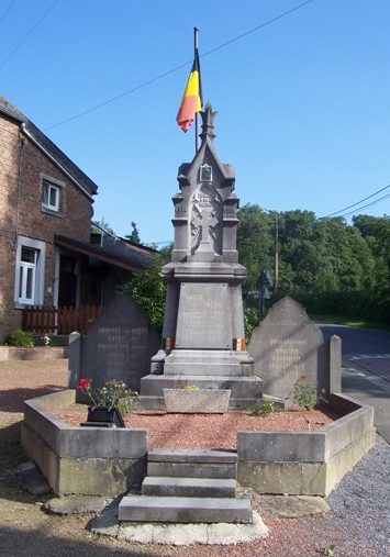 Муниципалитет Fumal. Памятник погибшим воинам и жертвам обеих войн.
