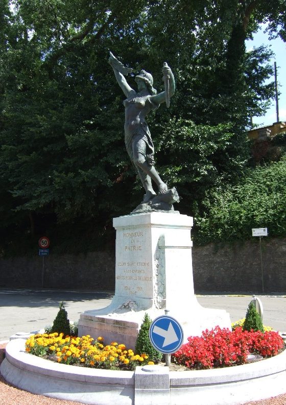 Муниципалитет Сурт-Сант-Этинне. г. Коммунале. Памятник, посвященный погибшим воинам в обеих мировых войнах. 