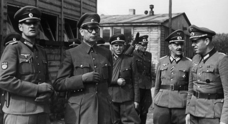 Генерал Власов в офицерской школе Дабендорф. 1944 г.