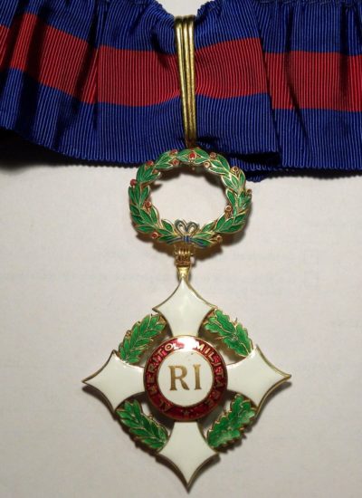 Аверс и реверс знака Командора Военного ордена.