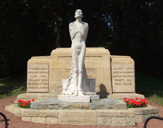 Муниципалитет Сурт-Сант-Этинне. Памятник воинам Сопротивления.