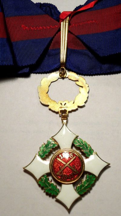 Аверс и реверс знака Командора Военного ордена.