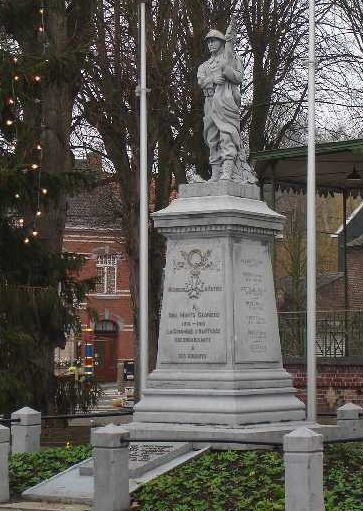 Муниципалитет Hautrage. Памятник воинам, погибшим в обеих войнах.
