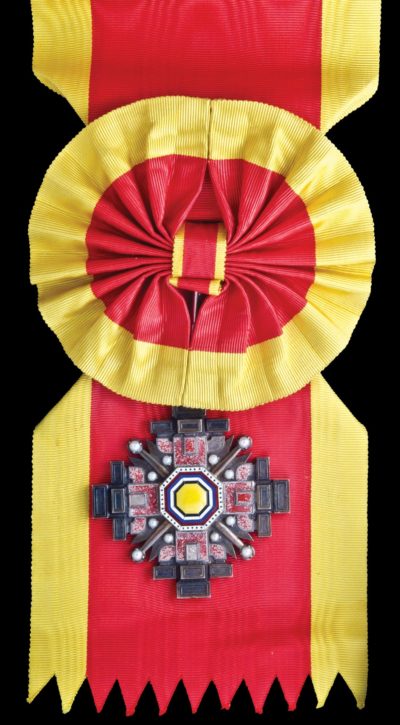 Орден Столпов государства 1-го класса на большой ленте с розеткой.