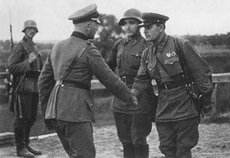 Встреча совестного и немецкого командования перед передачей Бреста. Сентябрь, 1939 г.