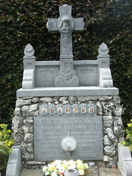 Муниципалитет Grand-trixne. Памятник 7 воинам, погибшим в сентябре 1944 года.