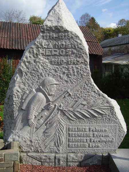 Муниципалитет Rotheux-rimiere. Военный мемориал обеих войн.