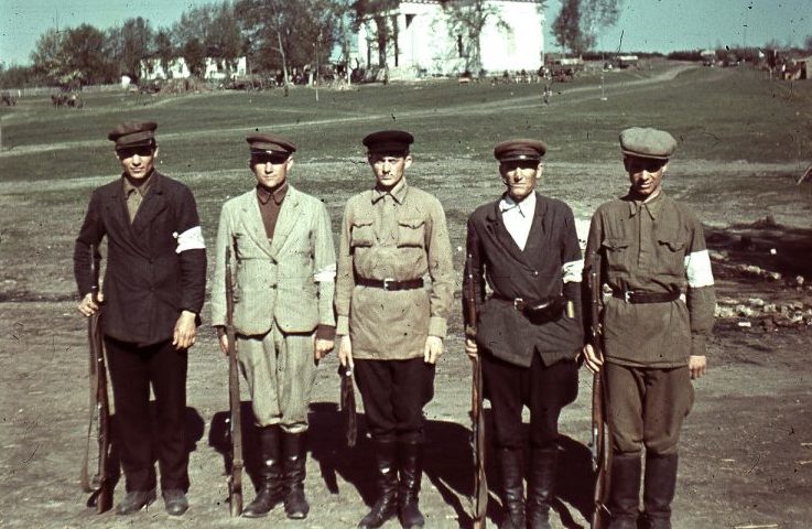 Типичные славянские полицаи. 1942 г.