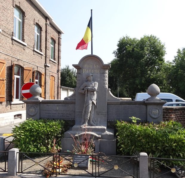 Муниципалитет Bassenge. Военный мемориал обеих войн.