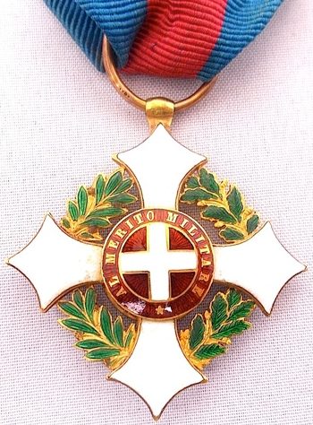 Аверс и реверс знака Кавалера Савойского военного ордена.