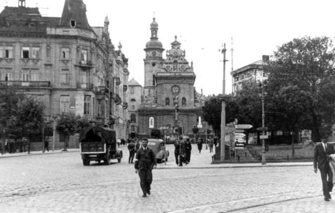 Город во время оккупации. 1941 г. 