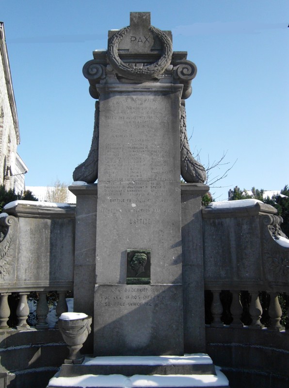 Муниципалитет Battice. Памятник погибшим воинам и гражданским жертвам обеих войн. 