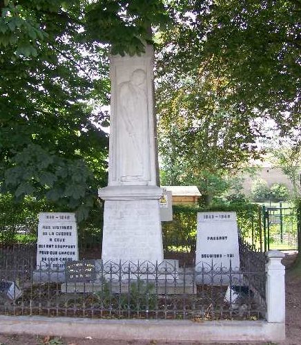 Муниципалитет Haneffe. Памятник погибшим в обеих войнах.