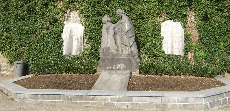 Муниципалитет Сугне-Ремушампе (Sougne-remouchamps). Памятник погибшим воинам и жертвам обеих войн.