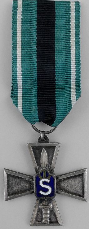 Аверс и реверс серебряного креста Шюцкора «За заслуги».