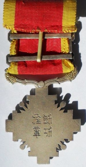 Аверс и реверс ордена Столпов государства 6-го класса с тремя серебряными планками.